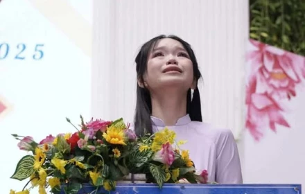 "Con không muốn đơn độc nữa..."Lời thổn thức của một nữ sinh lớp 12 giữa lễ Tri ân cuối năm học