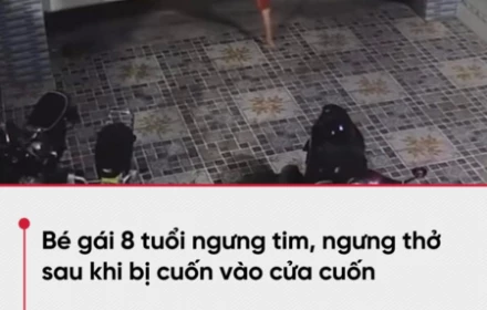 Đu cửa cuốn, bé gái 8 tuổi nguy kịch