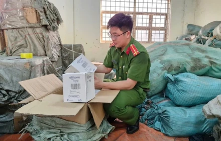 Đường dây buôn bán kem đánh răng, dầu gội, nước xả giả mạo các nhãn hiệu