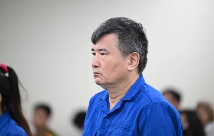 "Nghề làm quan chức" sướng thế nhỉ: Cựu vụ phó Bộ Công Thương từng được đưa cả xấp sổ đỏ để... chọn nhà