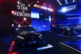 Mercedes-Benz Việt Nam tự mở triển lãm xe riêng ở Hà Nội