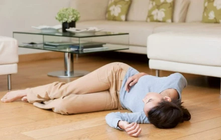 Cô gái đột quỵ sau khi bạn trai hôn vào cổ