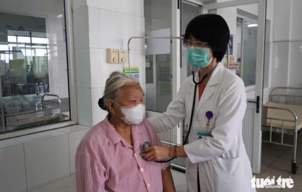 Ho, viêm phổi kéo dài vì hóc xương mà không hay biết