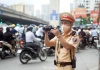 Phạt là đúng: ‘Leo’ xe máy lên vỉa hè, đi ngược chiều, nhiều tài xế bị phạt!