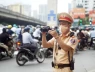 Phạt là đúng: ‘Leo’ xe máy lên vỉa hè, đi ngược chiều, nhiều tài xế bị phạt!