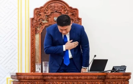 Con trai cầu hôn xa hoa, Thủ tướng Mông Cổ chịu sức ép từ chức