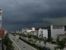 Hà Nội trời tối sầm, chuẩn bị mưa lớn. Chỗ bạn thế nào?