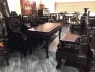 Một bộ bàn ghế, một sự nghiệp gãy gập