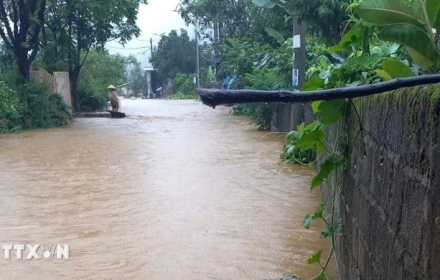 Mưa lũ tàn phá miền Bắc: 1 người chết, hàng trăm nhà ngập
