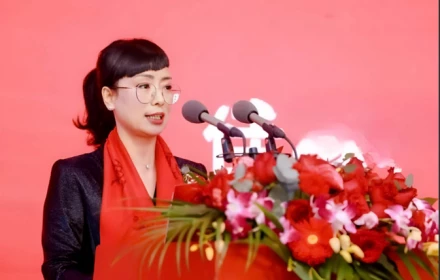 Nữ doanh nhân tỷ phú lừng danh bất ngờ 'ngã ngựa' giữa đỉnh cao