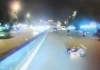 Clip 2 thiếu niên đạp ngã người đi đường, suýt gây tai nạn thảm khốc, hé lộ lời khai khó chấp nhận