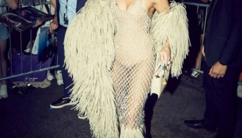 Cách siết dáng của Miley Cyrus và góc nhìn tự do, trọn vẹn về cái đẹp cá nhân