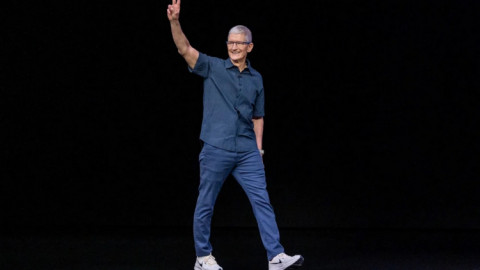 Không chỉ là lãnh đạo Apple, Tim Cook còn gánh vác trọng trách hồi sinh cả Nike