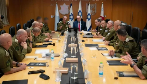 Israel tiến hành tấn công phủ đầu vào Iran, không phận Israel đóng cửa