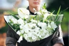 Sự ám ảnh vượt giới hạn: Nghệ sĩ bị fan cuồng bám đuôi, người thân cận tiếp tay