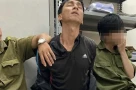 Vờ hỏi mua rồi cầm nhẫn 5 chỉ vàng của tiệm bỏ chạy