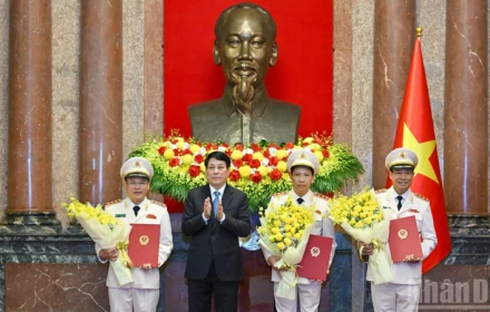 Chủ tịch nước thăng cấp bậc hàm thượng tướng cho 3 thứ trưởng Bộ Công an