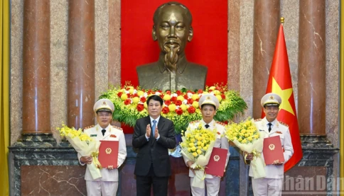 Chủ tịch nước thăng cấp bậc hàm thượng tướng cho 3 thứ trưởng Bộ Công an