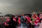 Vì sao mưa giông tầm tã, biển người vẫn đổ về Hưng Yên ?