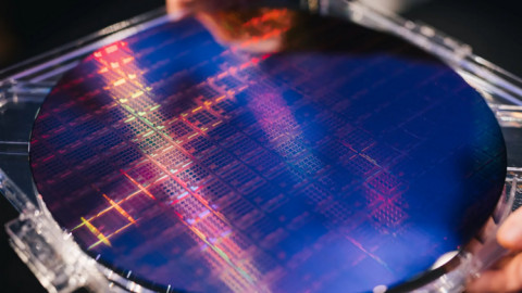 Vì sao 1 thời là "vua bán dẫn" nước Mỹ mà Intel lại rơi vào khủng hoảng như hiện nay?
