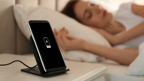 Có nên sạc pin qua đêm? Đây là lời cảnh báo từ Sở cảnh sát PCCC Canada