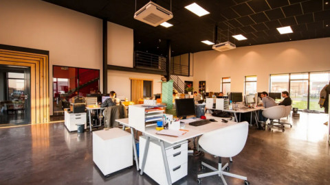 Các studio anime kiếm tiền như thế nào? Có phải cứ anime thành công là studio sẽ kiếm bộn tiền?