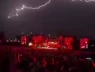 Thở phào sau bão giông: Khi concert trở thành phép thử của lòng kiên cường