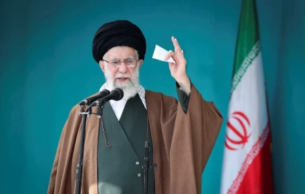 Ali Khamenei là ai? Ông ấy có vai trò gì ở Iran?