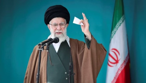 Ali Khamenei là ai? Ông ấy có vai trò gì ở Iran?