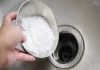 Đổ muối vào ống thoát nước: Mẹo đơn giản mang lại hiệu quả bất ngờ khi cần thông cống