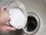 Đổ muối vào ống thoát nước: Mẹo đơn giản mang lại hiệu quả bất ngờ khi cần thông cống