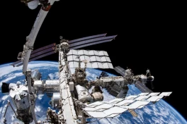 Trạm Vũ trụ Quốc tế có 4 vết nứt và hàng chục điểm "đáng lo ngại" - làm sao để NASA khắc phục?