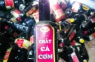 Người dân phát hiện gần 1.000 chai nước mắm bị vứt bỏ trong bụi rậm, lộ chi tiết gây 'sốc'