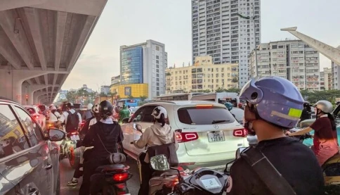 Tự dưng “sáng kiến” làm tắc hết cả đường!😅😅😅