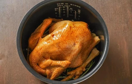 Cách nướng gà bằng nồi cơm điện, khỏi cần lò nướng hay nồi chiên không dầu