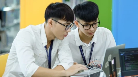 Học công nghệ thông tin có đắt không? Mức học phí trung bình ngành công nghệ thông tin hiện nay