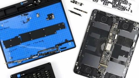 iFixit “mổ” iPad Pro OLED cho thấy viên pin đã có thay thế dễ dàng hơn bao giờ hết