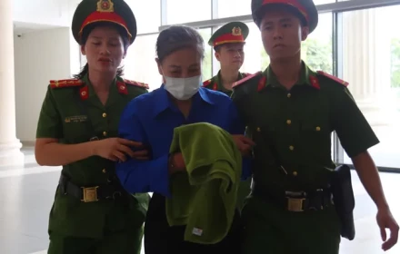 Hình ảnh dẫn giải cựu Bí thư Vĩnh Phúc Hoàng Thị Thúy Lan và đồng phạm đến tòa