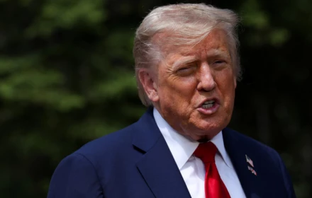 Trump đáp trả Medvedev về việc chuyển vũ khí hạt nhân cho Iran