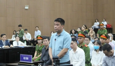 Đến tổng tài trong phim ngôn tình Trung Quốc chắc cũng phải nể Hậu "pháo"?