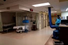 I'm in the hospital khác I'm at the hospital như thế nào?