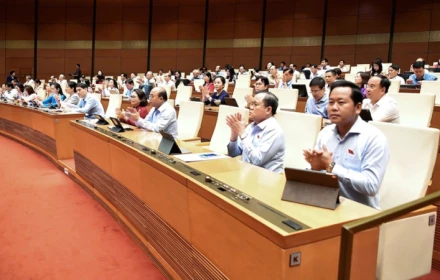 Tin vui! Chính thức miễn học phí cho học sinh công lập cả nước, học sinh tư thục được hỗ trợ