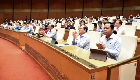 Tin vui! Chính thức miễn học phí cho học sinh công lập cả nước, học sinh tư thục được hỗ trợ