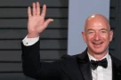 Nỗi buồn của người này là niềm vui kẻ khác: Bezos đang cố gắng kiếm tiền từ việc Musk-Trump bất hòa