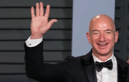 Nỗi buồn của người này là niềm vui kẻ khác: Bezos đang cố gắng kiếm tiền từ việc Musk-Trump bất hòa