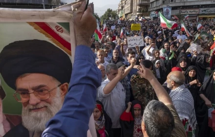 Lãnh tụ tối cao Iran tuyên bố chiến thắng lịch sử trước Israel và Hoa Kỳ, bất chấp tướng lĩnh bị ám sát, không phận mất kiểm soát