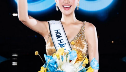 Hoa hậu Hoàn vũ Phương Linh trả lời như thế nào với đề văn 'vùng trời quê hương nào cũng là bầu trời Tổ quốc' mà được khen quá trời!