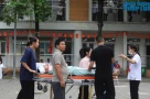 Thí sinh được cáng đến phòng thi Tốt nghiệp THPT 2025