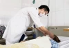 Nhập viện vì thói quen nặn mụn bằng tay