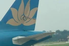 Máy bay Vietnam Airlines bị rách đuôi do va quệt tại Nội Bài